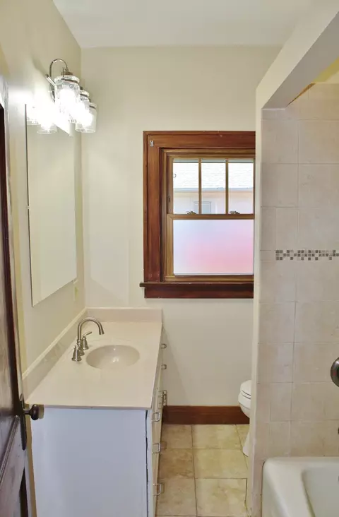 Bath - 520 E Washington St, Morris, IL 60450 photo 1 of 3
