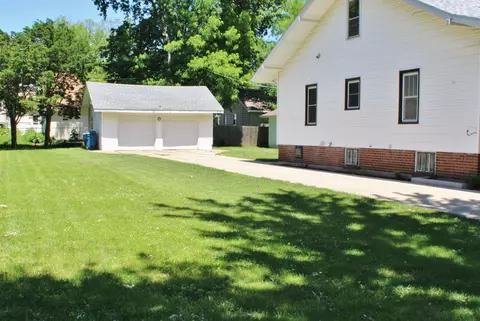 Exterior - 520 E Washington St, Morris, IL 60450 photo 4 of 10