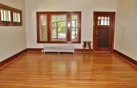Living - 520 E Washington St, Morris, IL 60450 photo 1 of 5