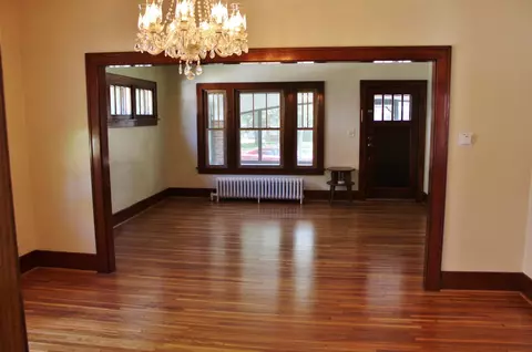 Living - 520 E Washington St, Morris, IL 60450 photo 4 of 5