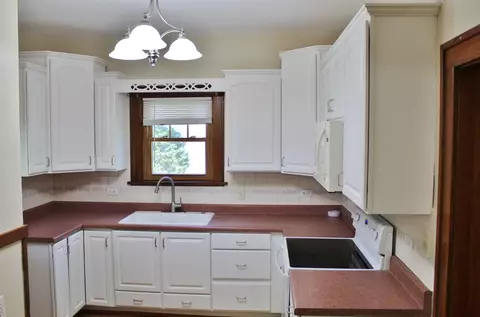 Kitchen - 520 E Washington St, Morris, IL 60450 photo 1 of 3