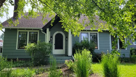 704 S New St, Champaign, IL 61820