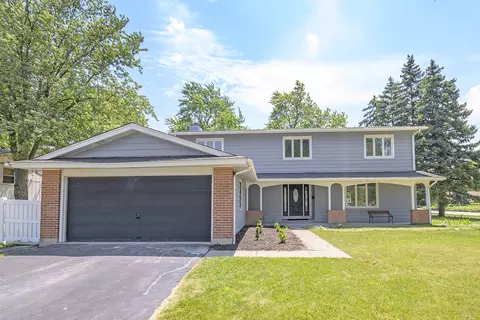 1563 White Trl, Elk Grove Village, IL 60007