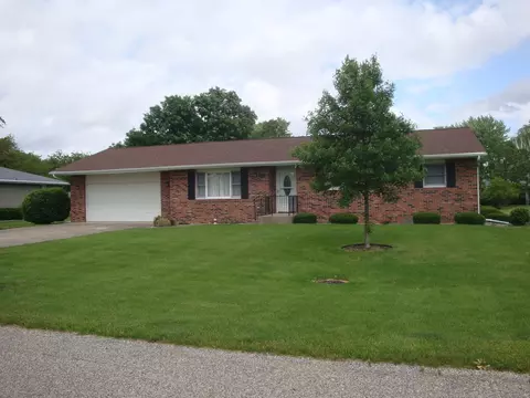 429 N Fourth St, Cissna Park, IL 60924