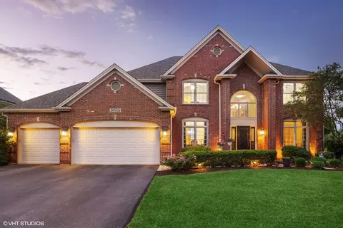 26 W326 Pinehurst Dr, Winfield, IL 60190