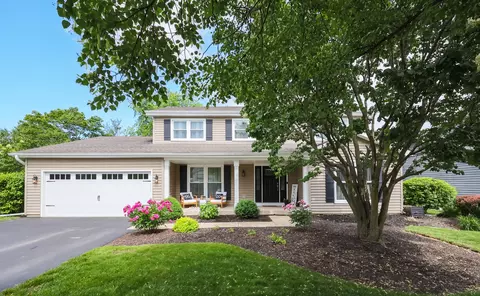 670 Andrew Ln, Carol Stream, IL 60188