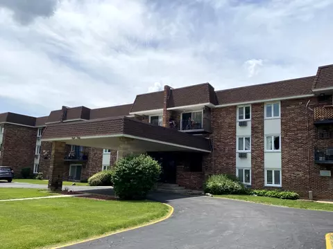 850 S Lorraine Rd #3C, Wheaton, IL 60189