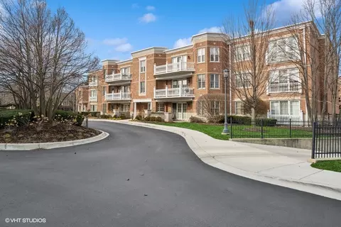 1865 Old Willow Rd #211, Northfield, IL 60093