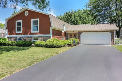 915 Manchester St, Cary, IL 60013