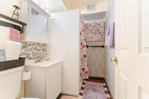 Bath - 1459 W 163rd St, Markham, IL 60428 photo 2 of 2