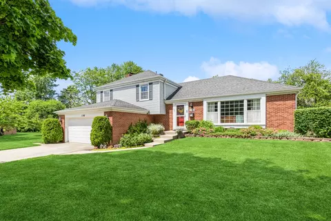 150 W Imperial Ct, Palatine, IL 60067