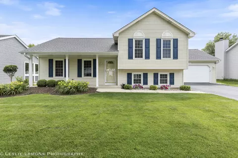 1604 Fender Rd, Naperville, IL 60565