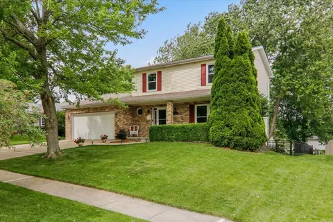 1316 Kenneth Dr, Bloomington, IL 61704