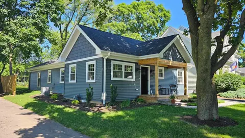 122 Syril Dr, Geneva, IL 60134