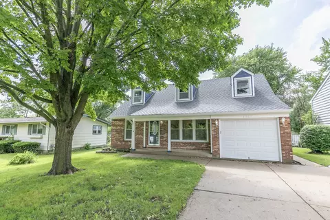 6801 Briarwood Dr, Crystal Lake, IL 60014