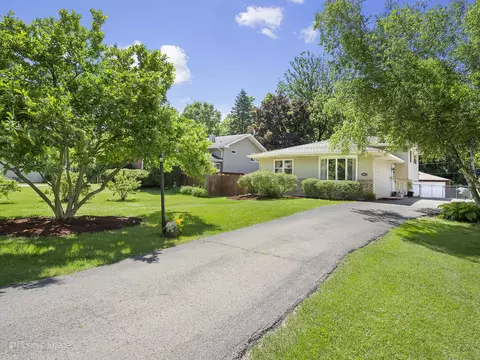 1611 Burlington Ave, Lisle, IL 60532