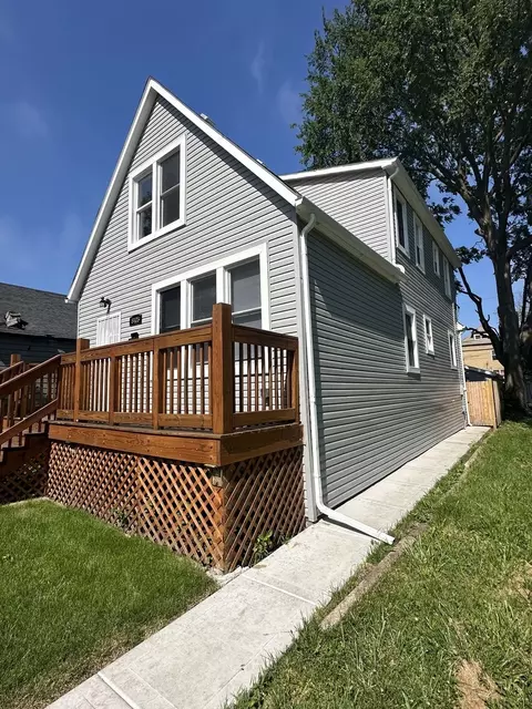 8425 S Escanaba Ave, Chicago, IL 60617