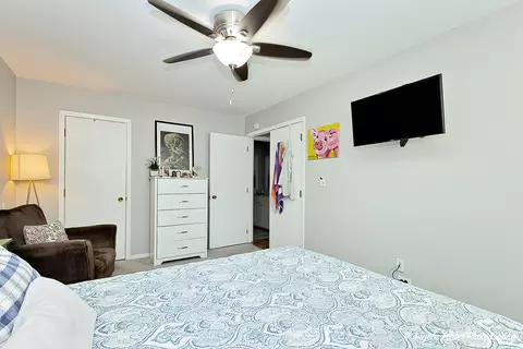 Bedroom - 1440 Brookside Dr, Hoffman Estates, IL 60169 photo 1 of 7