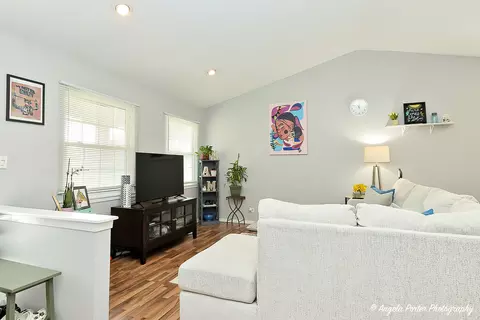 Living - 1440 Brookside Dr, Hoffman Estates, IL 60169 photo 2 of 3