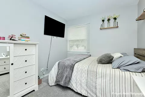 Bedroom - 1440 Brookside Dr, Hoffman Estates, IL 60169 photo 6 of 7