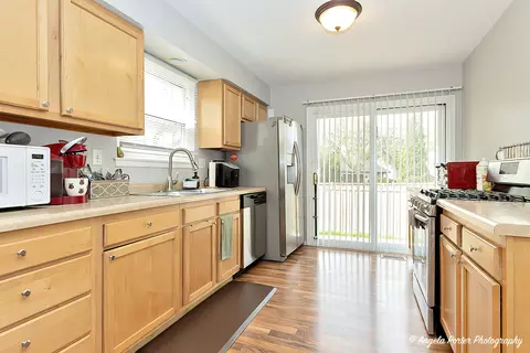 Kitchen - 1440 Brookside Dr, Hoffman Estates, IL 60169 photo 1 of 3