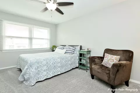 Bedroom - 1440 Brookside Dr, Hoffman Estates, IL 60169 photo 3 of 7