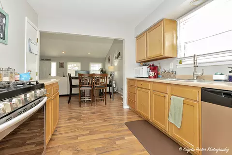 Kitchen - 1440 Brookside Dr, Hoffman Estates, IL 60169 photo 3 of 3