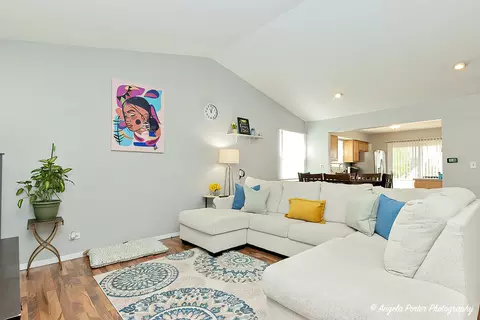Living - 1440 Brookside Dr, Hoffman Estates, IL 60169 photo 3 of 3