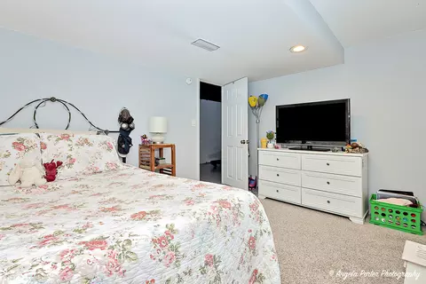 Bedroom - 1440 Brookside Dr, Hoffman Estates, IL 60169 photo 2 of 7