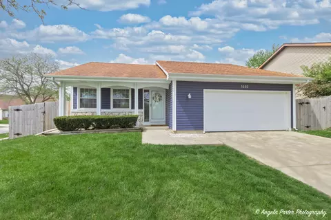 1440 Brookside Dr, Hoffman Estates, IL 60169