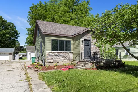 157 S Main St, Seneca, IL 61360