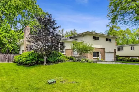 1406 Charing Cross Rd, Deerfield, IL 60015