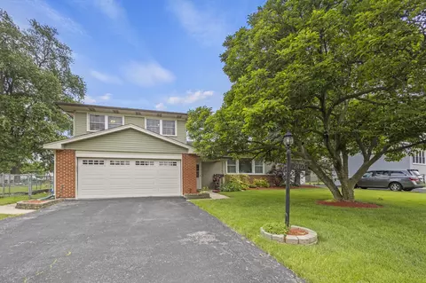 2405 Sioux Ave, Woodridge, IL 60517