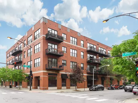1 S Leavitt St #204, Chicago, IL 60612