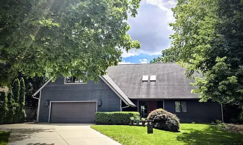 2723 Valley Brook Dr, Champaign, IL 61822