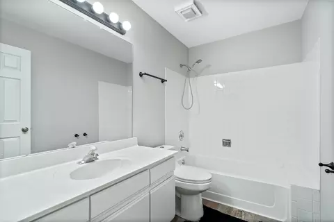 Bath - 413 Ballard Dr, Algonquin, IL 60102 photo 3 of 3