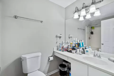 Bath - 413 Ballard Dr, Algonquin, IL 60102 photo 2 of 3