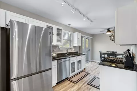 Kitchen - 413 Ballard Dr, Algonquin, IL 60102 photo 1 of 2