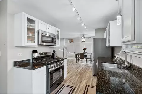 Kitchen - 413 Ballard Dr, Algonquin, IL 60102 photo 2 of 2