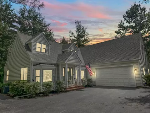 2209 Hidden Trail Ct, Spring Grove, IL 60081