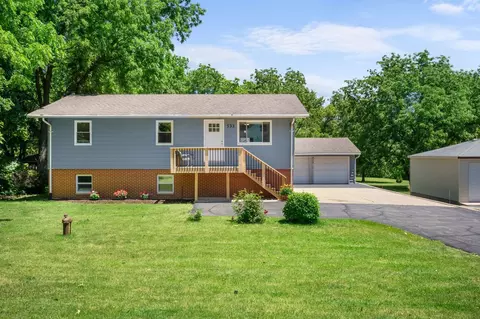 533 S Main St, Elburn, IL 60119