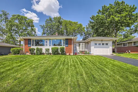 1516 N Fernandez Pl, Arlington Heights, IL 60004