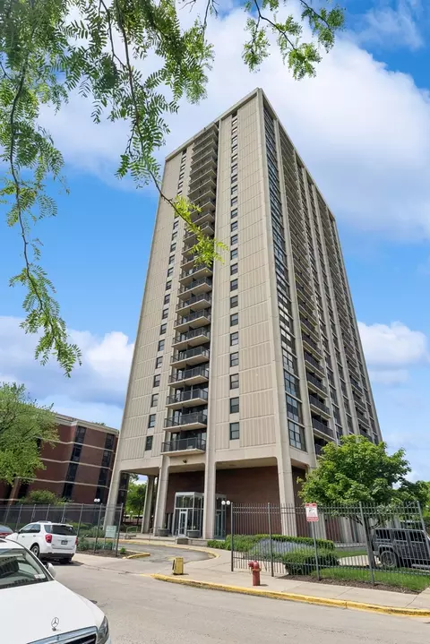 3001 S Michigan Ave #1904, Chicago, IL 60616