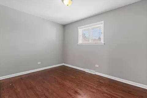 Bedroom - 3939 Elm Ave, Brookfield, IL 60513 photo 1 of 2