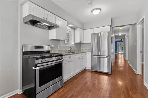 Kitchen - 3939 Elm Ave, Brookfield, IL 60513 photo 1 of 2