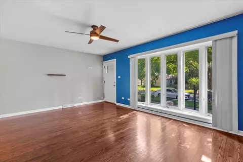 Living - 3939 Elm Ave, Brookfield, IL 60513 photo 2 of 4