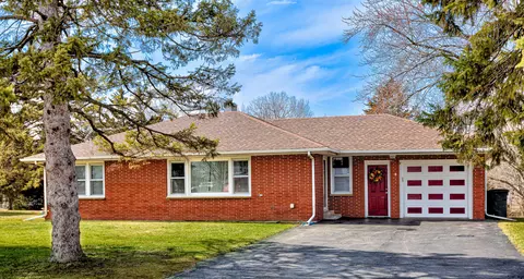 46 Hawthorne Ln, Fox Lake, IL 60020