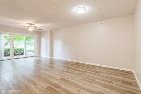 Living - 740 Creekside Dr #101, Mount Prospect, IL 60056 photo 1 of 3