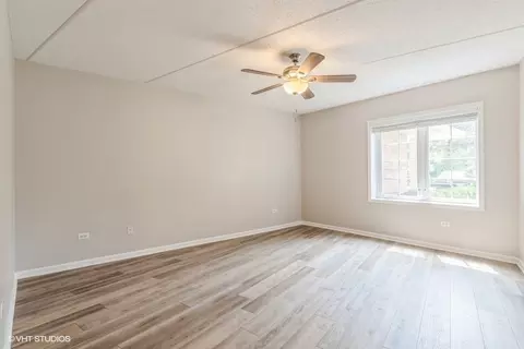 Living - 740 Creekside Dr #101, Mount Prospect, IL 60056 photo 3 of 3