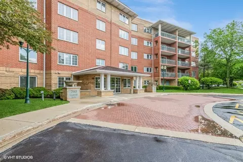 740 Creekside Dr #101, Mount Prospect, IL 60056
